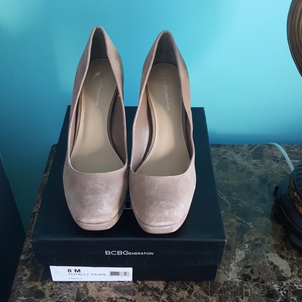 BCBG Pump